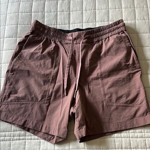 lululemon athletica Men's Athletic Shorts in Brown